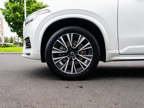 Used 2022 Volvo XC90 T6 Momentum w/ Climate Package AWD/4WD image 7
