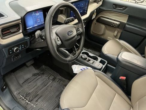 Used 2025 Ford Maverick Lariat w/ 4K Tow Package image 15