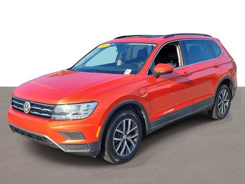Used 2019 Volkswagen Tiguan SE w/ Panoramic Sunroof Package FWD image 2
