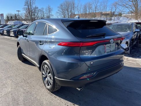 Certified 2021 Toyota Venza LE image 8