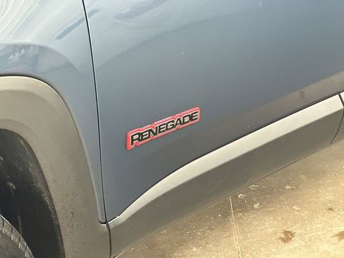 Used 2023 Jeep Renegade Trailhawk AWD/4WD image 19