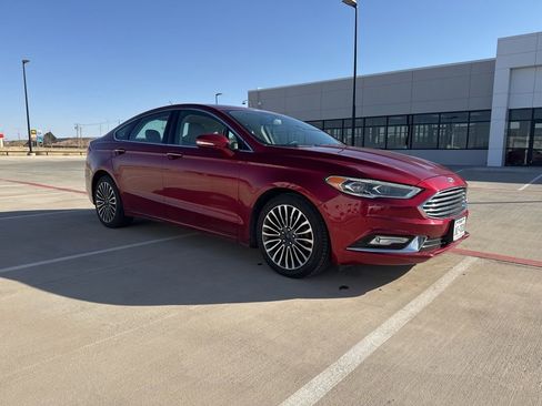 Used 2017 Ford Fusion SE w/ Fusion SE Technology Package image 6