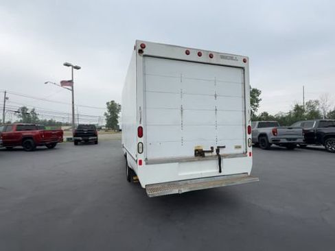 Used 2017 GMC Savana 3500 RWD image 7