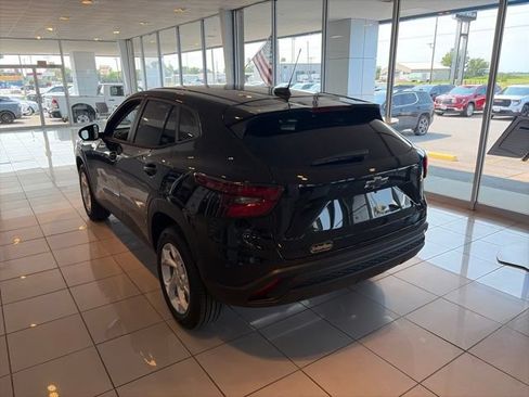 New 2026 Chevrolet Trax LS w/ LS Convenience Package FWD image 4