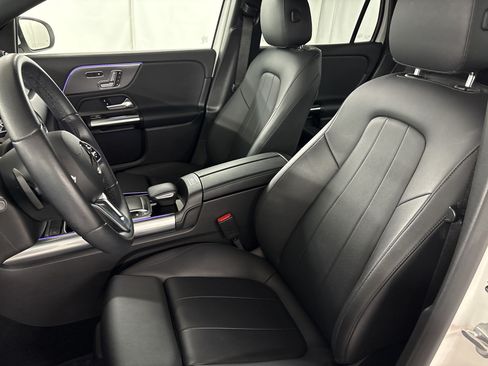 Used 2023 Mercedes-Benz GLA 250 4MATIC w/ Premium Package image 5