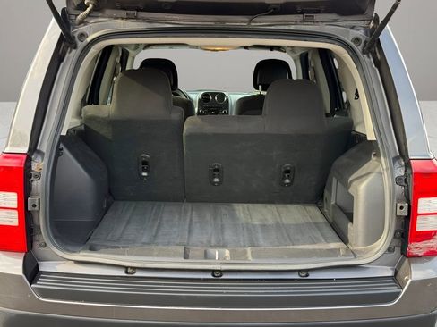 Used 2016 Jeep Patriot Latitude AWD/4WD image 9