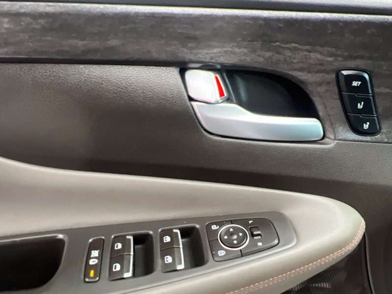 Used 2020 Hyundai Santa Fe Limited AWD/4WD image 19