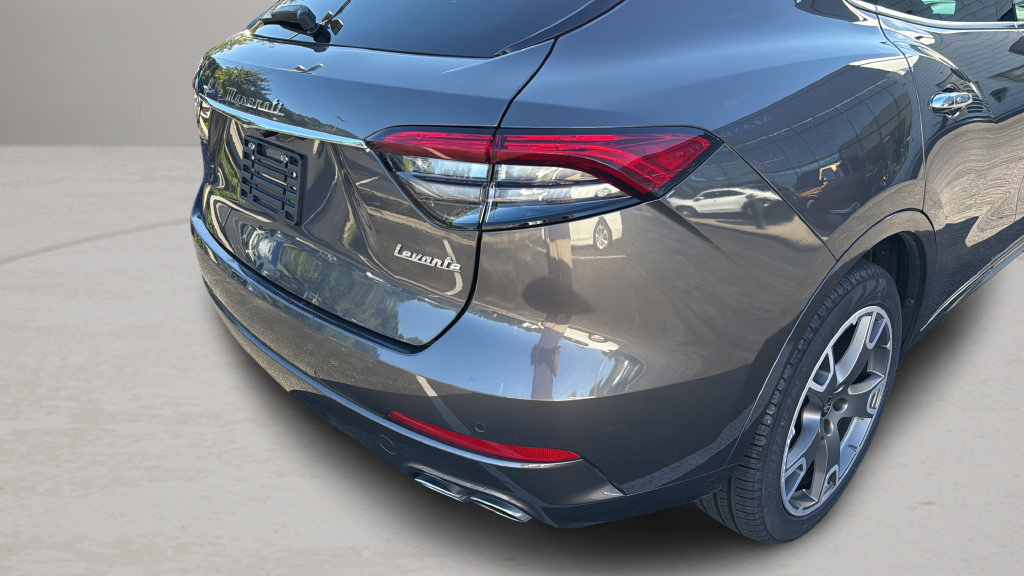 Certified 2023 Maserati Levante GT AWD/4WD image 11