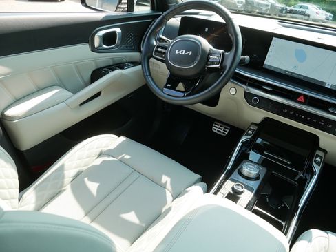 Certified 2025 Kia Sorento SX Prestige AWD/4WD image 9