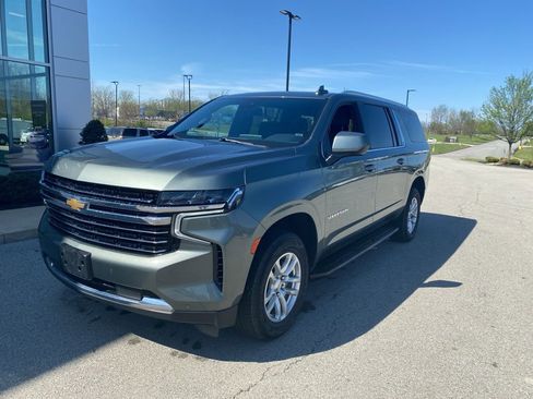 Used 2024 Chevrolet Suburban LT AWD/4WD image 5