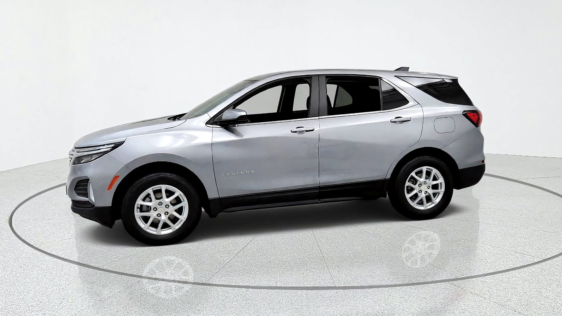 Used 2024 Chevrolet Equinox LT w/ LPO, Floor Liner Package AWD/4WD image 2