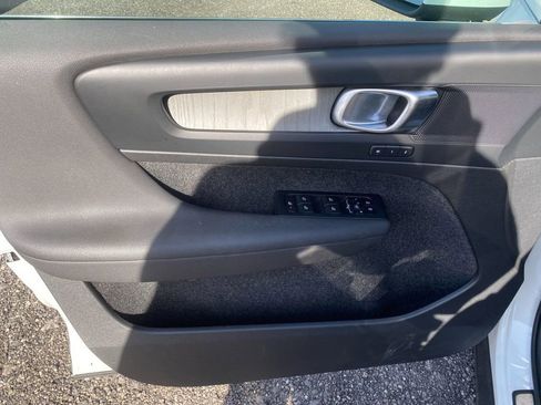 Used 2023 Volvo XC40 B5 Plus image 11