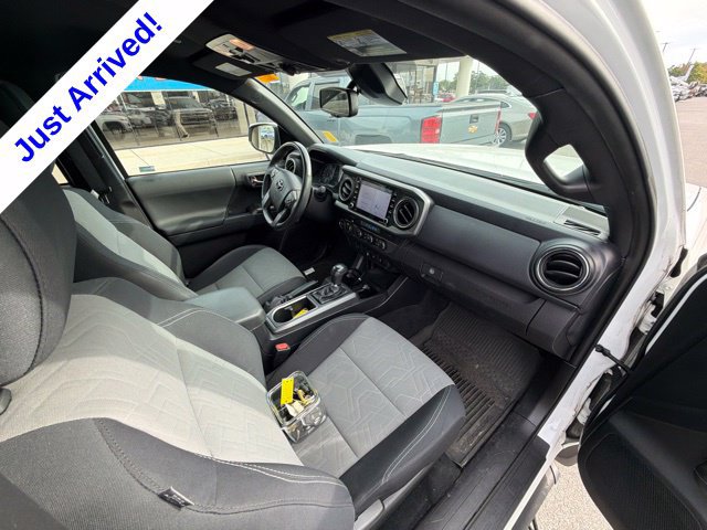 Used 2021 Toyota Tacoma TRD Off-Road AWD/4WD image 23
