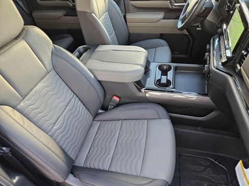 New 2026 Chevrolet Silverado 2500 ZR2 AWD/4WD image 18