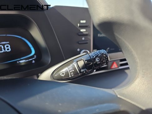Used 2025 Hyundai Elantra SE FWD image 19