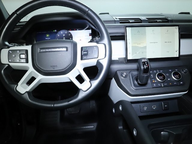 Used 2023 Land Rover Defender 130 X-Dynamic SE AWD/4WD image 15