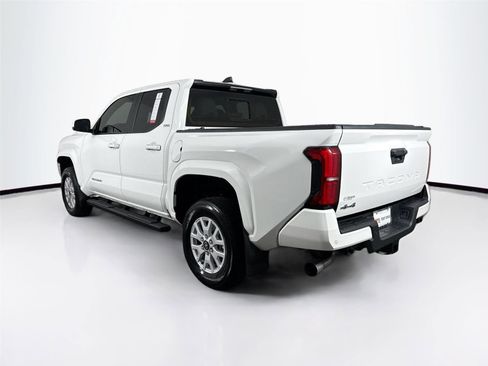 Certified 2024 Toyota Tacoma SR5 AWD/4WD image 13