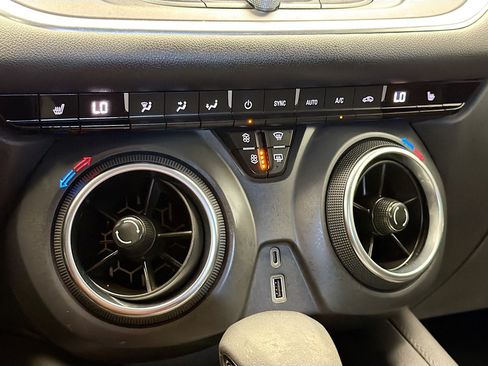 Used 2021 Chevrolet Blazer LT FWD image 10