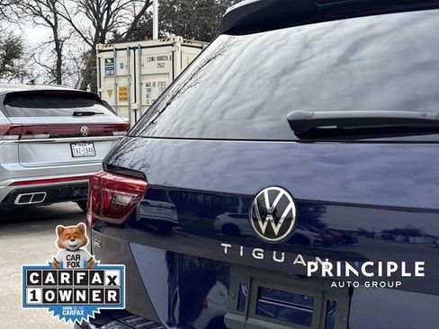 Used 2023 Volkswagen Tiguan SE w/ Panoramic Sunroof Package image 6