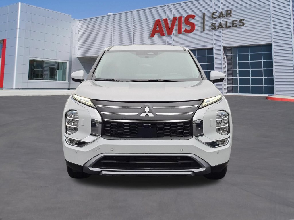 Used 2025 Mitsubishi Outlander SE AWD/4WD image 2