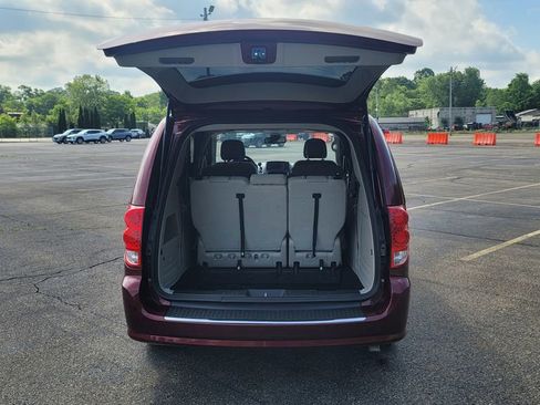 Used 2019 Dodge Grand Caravan SE w/ UConnect Hands-Free Group FWD image 13