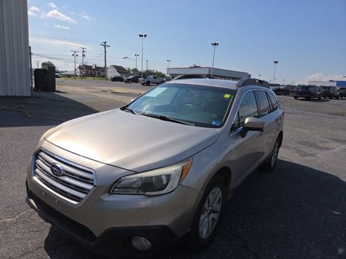 Used 2015 Subaru Outback 2.5i Premium AWD/4WD image 2