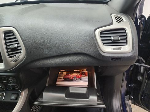 Used 2021 Jeep Compass Latitude FWD image 33