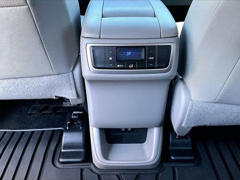 Used 2019 Toyota Highlander LE w/ Protection Package #3 AWD/4WD image 15