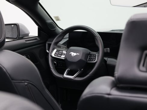 Used 2025 Ford Mustang Premium RWD image 39