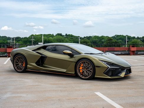 Used 2025 Lamborghini Revuelto AWD/4WD image 2