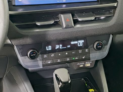 Used 2026 Subaru Outback Premium w/ Premium/Limited Package AWD/4WD image 14
