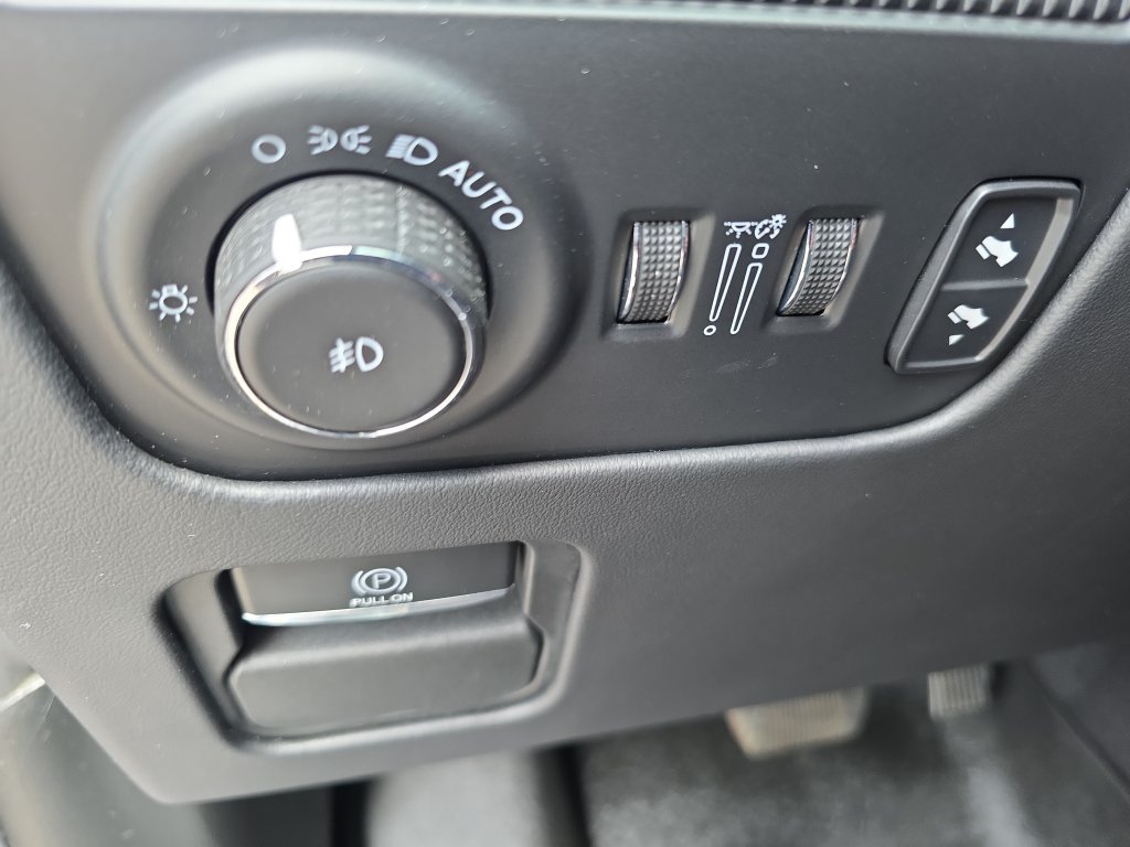 Used 2023 Jeep Grand Wagoneer Series III AWD/4WD image 29
