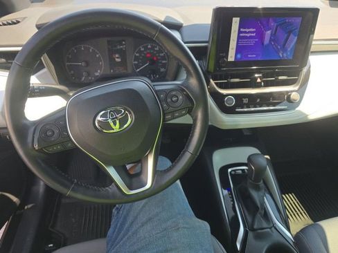 Used 2024 Toyota Corolla SE w/ SE Premium Package image 5