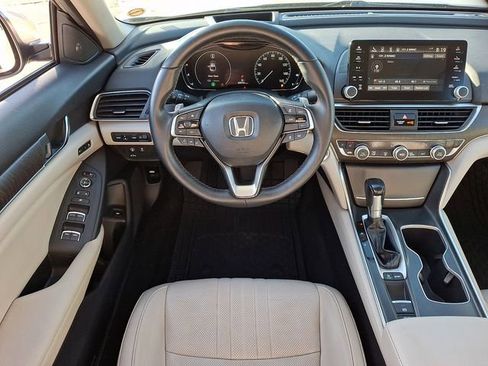 Used 2018 Honda Accord Touring image 11