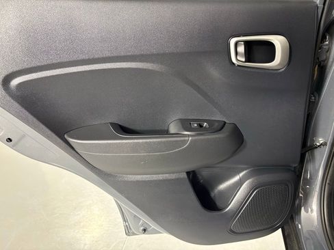 Used 2025 Hyundai Venue SEL FWD image 35