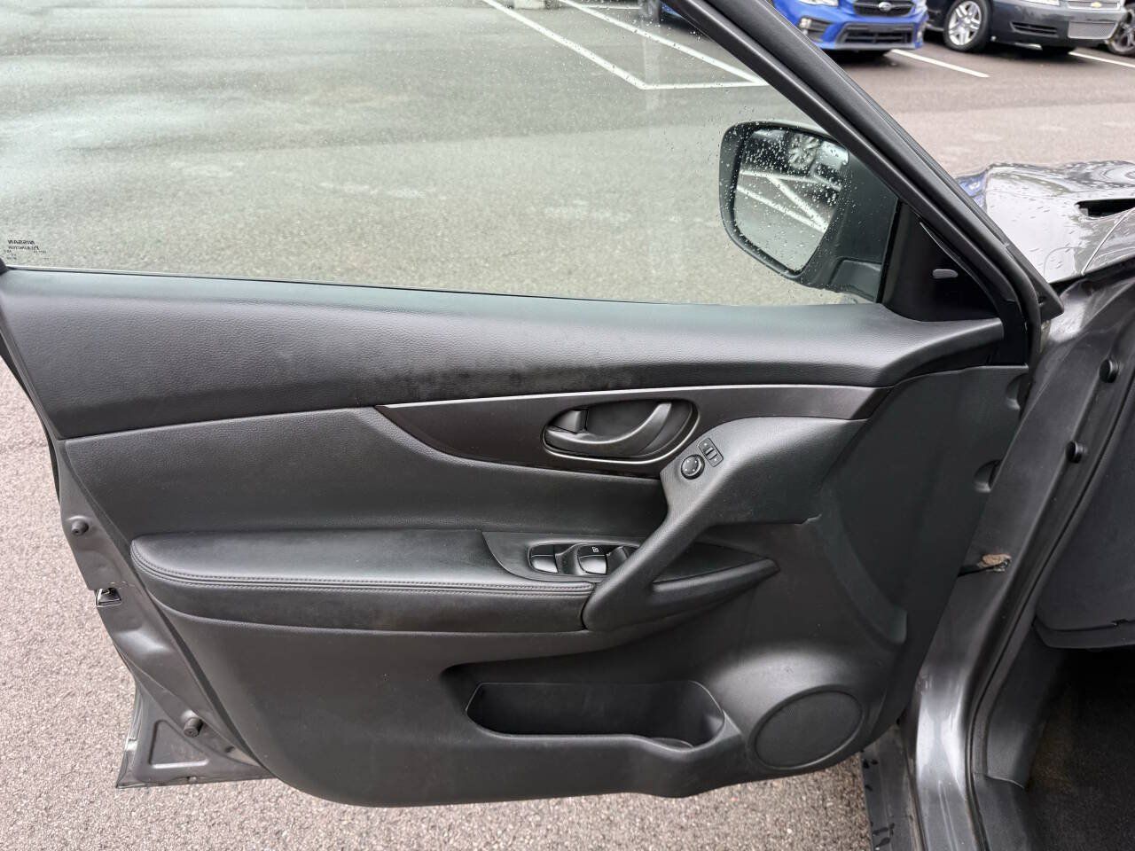 Used 2020 Nissan Rogue S AWD/4WD image 13