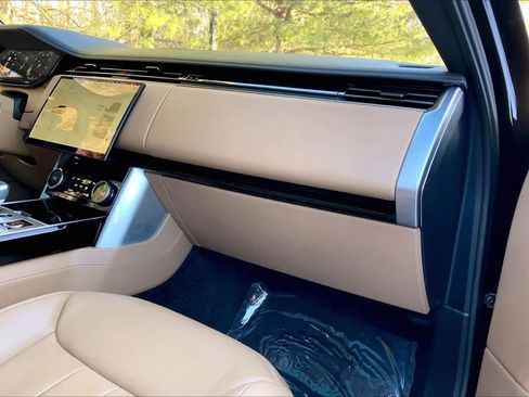 Used 2023 Land Rover Range Rover Autobiography image 18