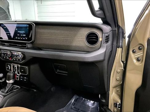 Used 2026 Jeep Gladiator Willys AWD/4WD image 19