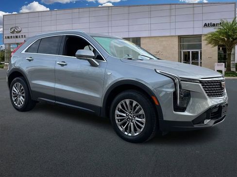 Used 2025 Cadillac XT4 Premium Luxury image 2