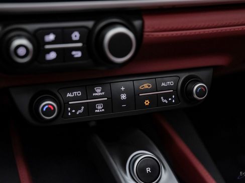 Used 2019 Ferrari Portofino image 71