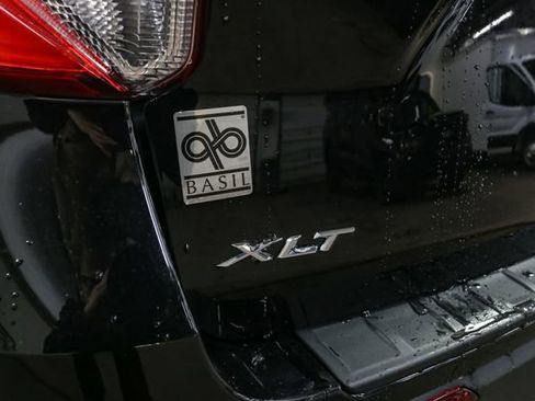 Used 2023 Ford Explorer XLT AWD/4WD image 9