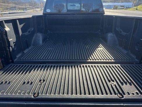 Used 2015 Nissan Titan SV w/ SV Value Truck Package AWD/4WD image 10