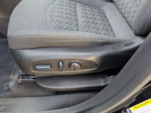 Used 2023 Chevrolet Equinox LT FWD image 22