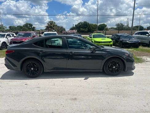 Used 2025 Toyota Camry SE FWD image 18