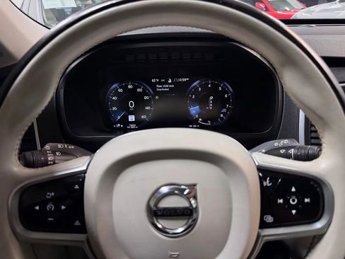 Used 2021 Volvo XC90 T6 Momentum w/ Climate Package image 13