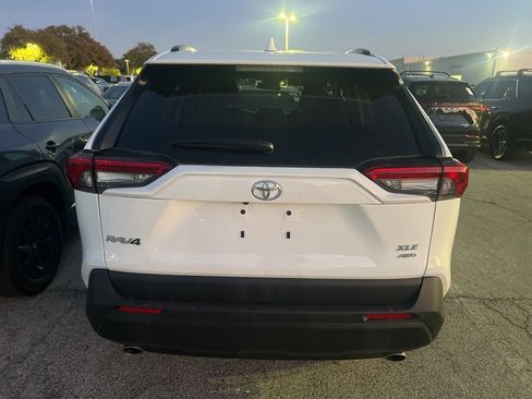 Used 2025 Toyota RAV4 XLE image 5