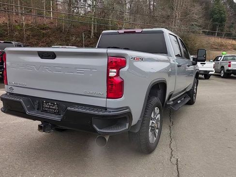 Used 2025 Chevrolet Silverado 2500 Custom w/ Custom Value Package image 5