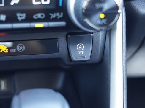 Used 2025 Toyota RAV4 XLE FWD image 32