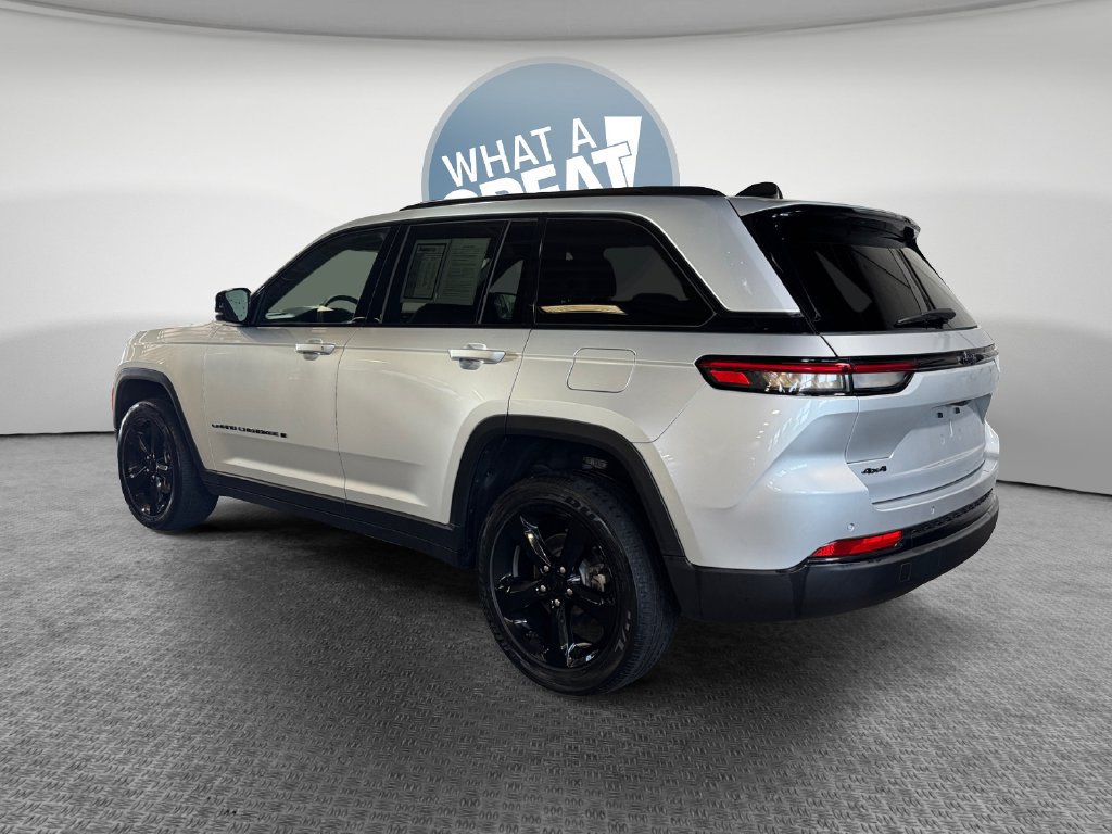 Used 2024 Jeep Grand Cherokee Altitude AWD/4WD image 6