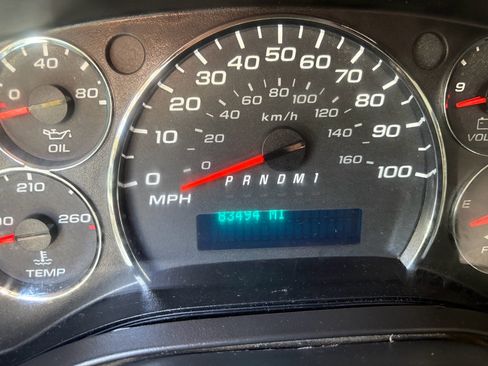 Used 2017 Chevrolet Express 2500 Extended image 17